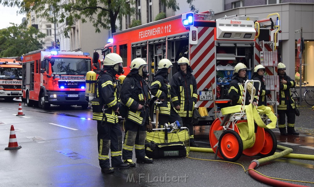 Feuer 2 Koeln Nippes Neusserstr P040.JPG - Miklos Laubert